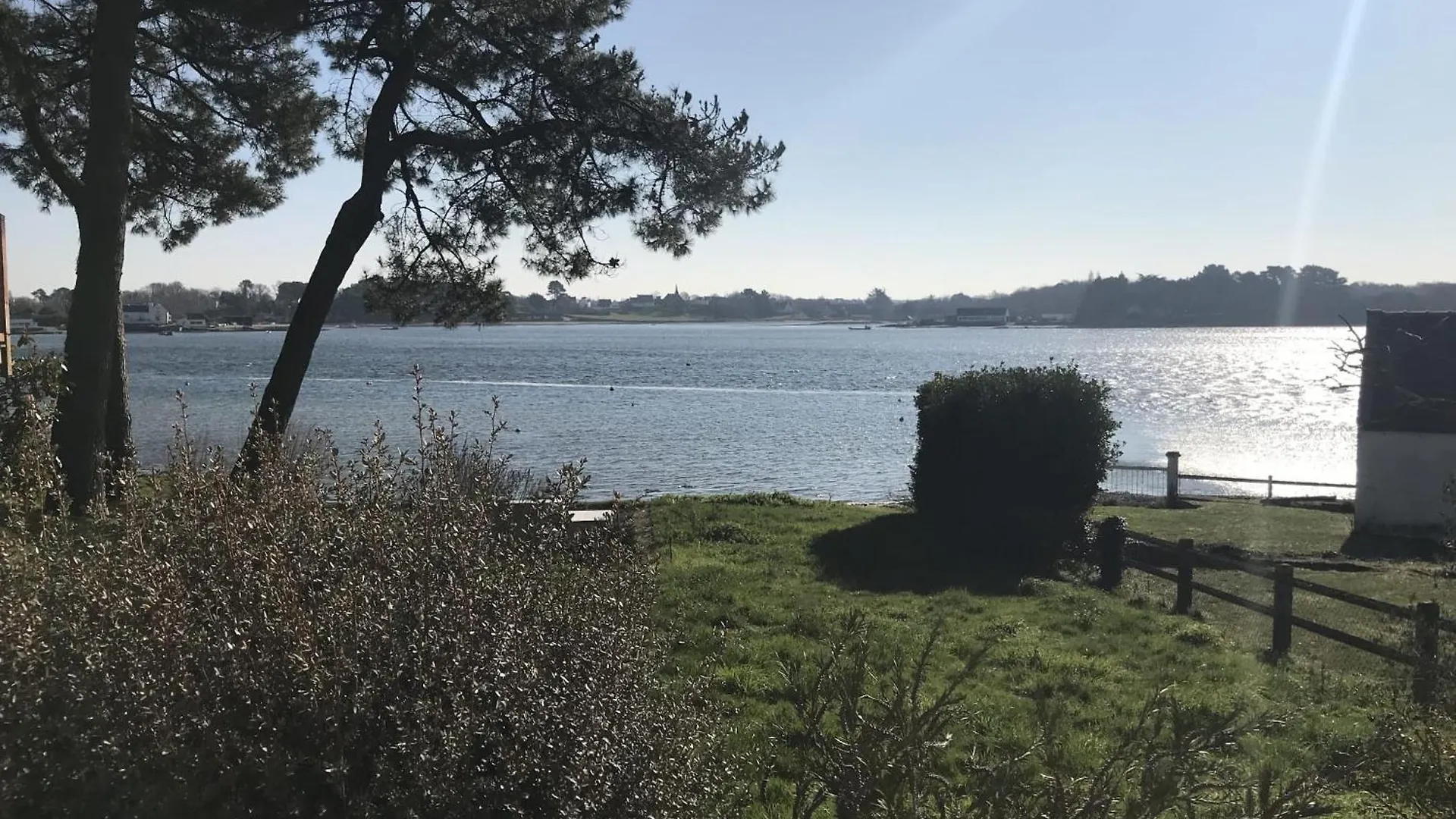 Holiday home Havre De Paix Les Pieds Dans L'Eau Villa Locoal-Mendon